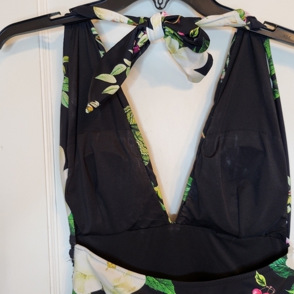 Cupshe Med halter top floral Deep plunge swim - Picture 10 of 15